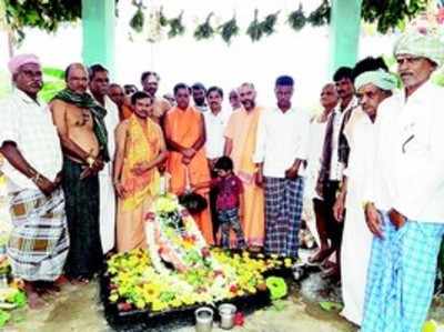 ಹೊಳೆಲಿಂಗೇಶ್ವರ ಮೂರ್ತಿ ಪ್ರತಿಷ್ಠಾಪನೆ