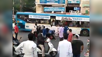 हैदराबाद: नवविवाहित युवक पर ससुराल वालों ने चाकुओं से किया जानलेवा हमला, विडियो वायरल