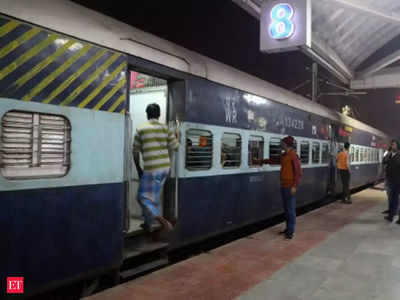 भारतीय रेल की नई सर्विस, अब चलती ट्रेन में मसाज का मजा