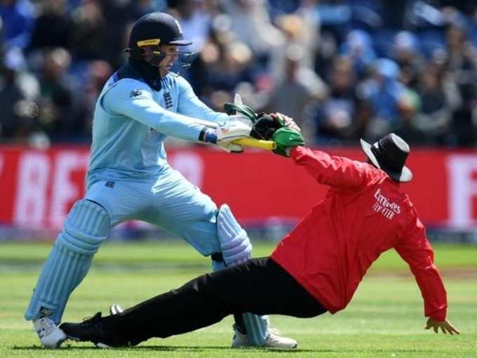 Jason Roy-Umpire-WC