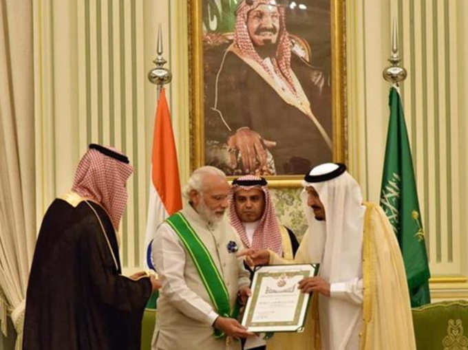 ​सौदी अरेबियाचा राजा अब्दुल अजीज साश हा पुरस्कार