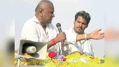 वोटरों पर गुस्सा दिखाकर विवादों में घिरे कर्नाटक के मंत्री