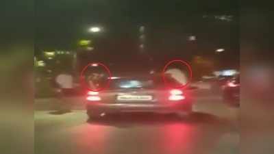 मुंबई: चलती कार में खिड़की से निकलकर कर रहे थे स्टंट, गिरफ्तार कर पुलिस ने सीज की गाड़ी