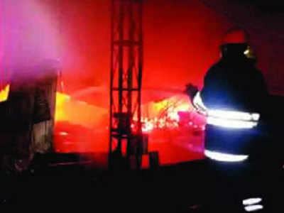 मथुराः दूरदर्शन केंद्र में लगी आग, काम नहीं आए आग बुझाने के यंत्र, लाखों का नुकसान
