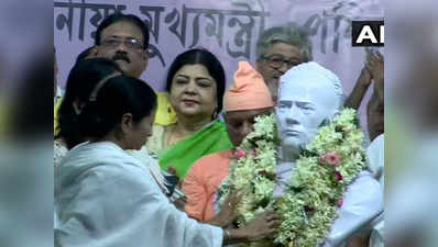 ममता बनर्जी ने ईश्वरचंद्र विद्यासागर की नई मूर्ति का किया अनावरण, कॉलेज में की जाएगी स्थापित