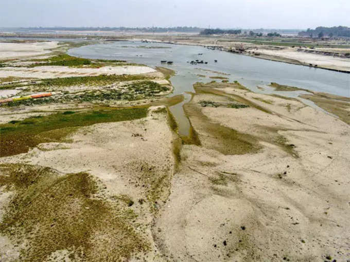 गंगा के जलस्‍तर में लगातार गिरावट हो रही है​