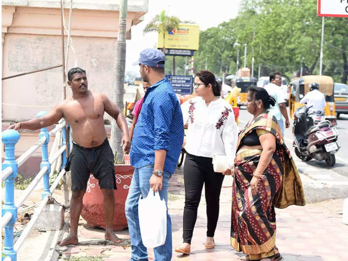 झील के पास ही रहते हैं शिवा