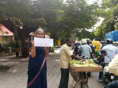 ಫುಟ್‌ಪಾತ್‌ನಲ್ಲಿ ಗಾಡಿ ಓಡಿಸಲು ನಾವು ಬಿಡಲ್ಲ: ಸೀನಿಯರ್‌ ಸಿಟಿಜನ್‌ಗಳ ಪಣ