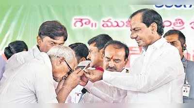 KCR సారూ.. రుణమాఫీ ఎప్పుడూ? బ్యాంకుల నుంచి సొమ్ములు తీసుకోలేక రైతుల పాట్లు