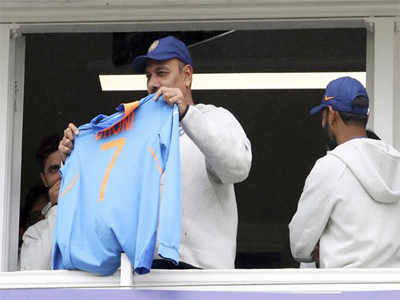 Ravi Shastri: என்ன ‘தல’ இப்பிடி ஏமாத்துட்டியே ‘தல...’: தோனி மீது கடுப்பான ரசிகர்கள்... !