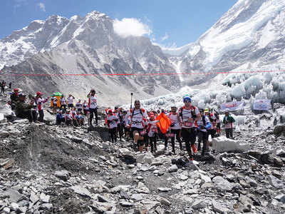 विश्व की सबसे ऊंची चोटी माउंट एवरेस्ट पर मौसम स्टेशन स्थापित