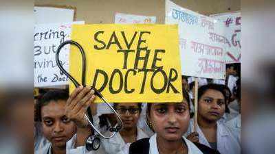 दिल्ली के कई अस्पतालों में अब भी हड़ताल, भटक रहे मरीज