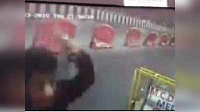गाजीपुर टोल टैक्स में बदमाशों ने बोला धावा, लूटे 70 हजार