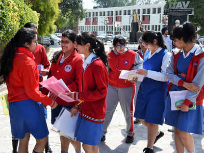 CBSE: कॉपी जांच में चूक, दोबारा चेकिंग में 100 में से 100 नंबर