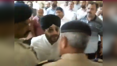 देखें: पुलिसकर्मी ने जाने से रोका तो मध्‍य प्रदेश कांग्रेस के नेता ने की हाथापाई