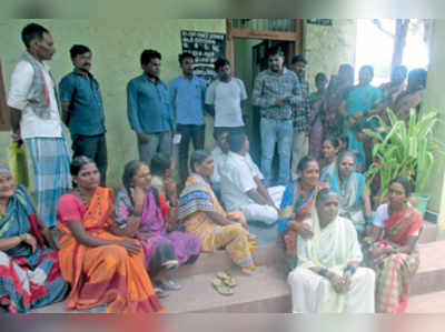 ಪುರಸಭೆ ಎದುರು ಮಹಿಳೆಯರ ಪ್ರತಿಭಟನೆ