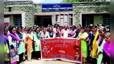 ಬಸ್‌ಪಾಸ್‌ ನೀಡಲು ಆಗ್ರಹಿಸಿ  ಇಳಕಲ್‌ನಲ್ಲಿ ಪ್ರತಿಭಟನೆ