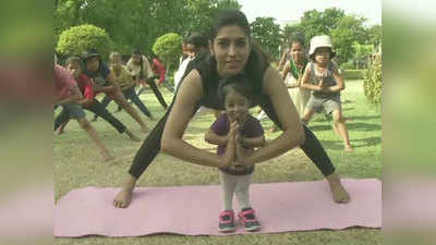 अंतरराष्ट्रीय योग दिवस: दुनिया की सबसे छोटी महिला ज्योति आम्गे ने किया योग