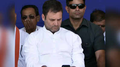 राष्ट्रपति कोविंद के अभिभाषण के दौरान मोबाइल पर मशगूल दिखे राहुल, बीजेपी सांसदों ने की आलोचना