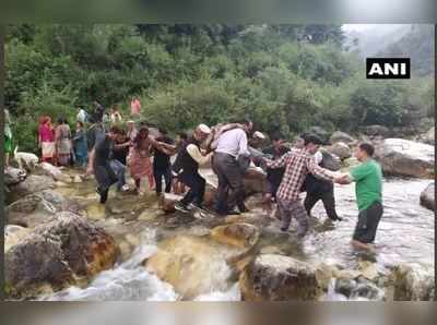 കുളുവിൽ ബസ് അപകടത്തിൽപ്പെട്ട് 25 മരണം