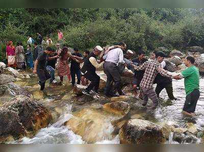 बस अपघातातील मृतांची संख्या ४४ वर