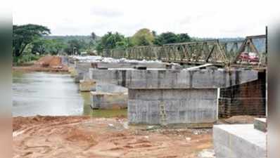 ಸಂಸದರಿಂದ ಗುರುಪುರ ಸೇತುವೆ ಕಾಮಗಾರಿ ವೀಕ್ಷಣೆ