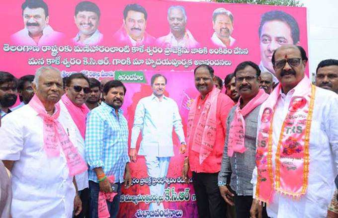 కార్యక్రమంలో పాల్గొన్న దర్శకుడు ఎన్ శంకర్, కాదంబరి తదితరులు