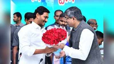 జగన్ అలా అనడంతో చేతులెత్తి దండం పెట్టిన సీఎస్, సీఎం తిరిగి ప్రశ్నించడంతో..