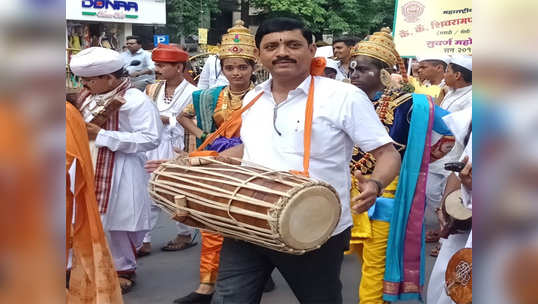 तुकोबांच्या पालखीचे पुण्यात जंगी स्वागत