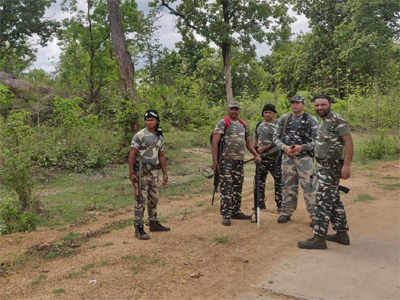 छत्तीसगडः नक्षली हल्ल्यात ३ जवान शहीद