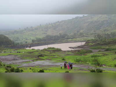 रात्री मुसळधार, दिवसा संततधार