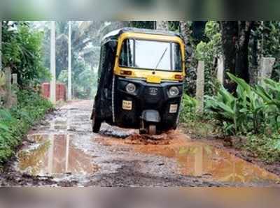 ಕೆಸರುಮಯ ಗುಲ್ವಾಡಿ ಕುದ್ರು ರಸ್ತೆ