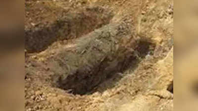 UP: हत्या के बाद मुस्लिम समझकर दफनाया, कब्र खोदकर बाहर निकाला गया शव