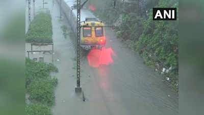 मुंबई: फिर मुसीबत की बारिश, जगह-जगह जलभराव, पालघर में रेल सेवा प्रभावित