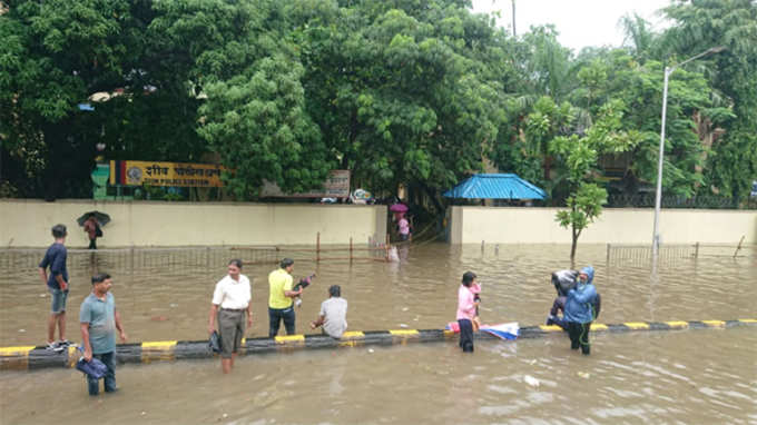 water-logging-aouside-shiv-