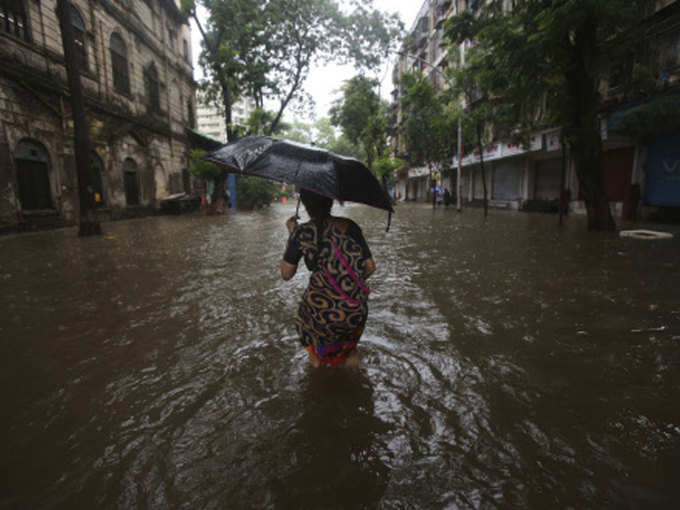 मुंबई समेत उसके कई हिस्सों में 30 जून और 1 जुलाई के बीच 100 मिमी बारिश दर्ज की गई। ठाणे और उसके उपनगरों में 30 जून और 1 जुलाई के बीच 111.22 मिमी बारिश दर्ज हुई।