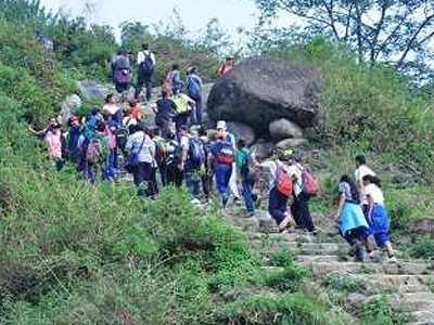 अरे, कुणी जागं आहे का?