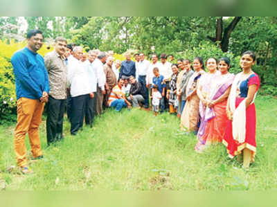 ಬೆಳೆ ವಿಮೆ ಪರಿಹಾರ ಜಮೆಗೆ ರೈತರ ಆಗ್ರಹ