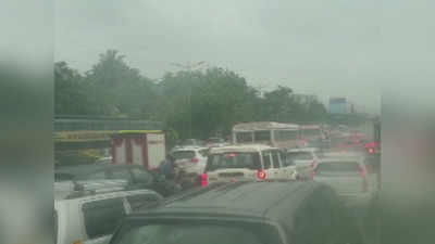 बारिश से मुंबई जाम: सड़क, ट्रेन, लोकल, फ्लाइट... जानिए कहां क्या हाल