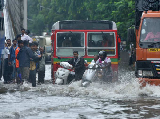 उफ्फ! ये बारिश