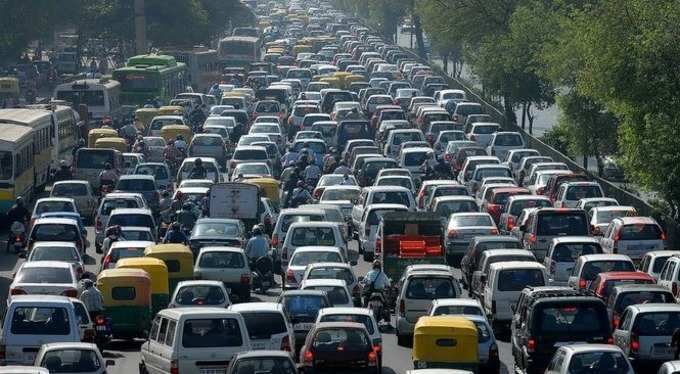 cars-in-indian-road..1