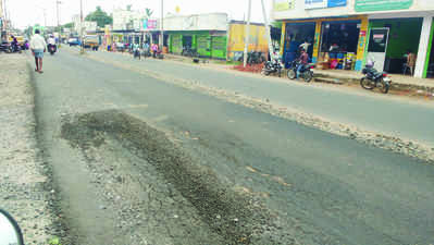 ಕೋಟಿ ಸುರಿದರೂ ಗುಣಮಟ್ಟದ ರಸ್ತೆಯಾಗಲಿಲ್ಲ!