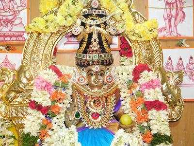 கரூர் தான்தோன்றிமலை அருள்மிகு ஸ்ரீ ஆதி மாரியம்மன் ஆலய திருவீதி உலா