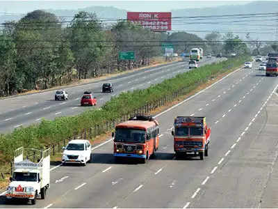 खंडाळा घाटात दरड कोसळली; मुंबईकडं जाणारी वाहतूक वळवली