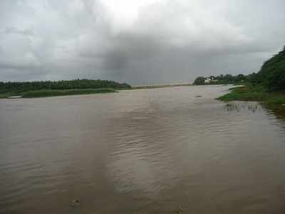 ತುಂಬಿ ಹರಿಯುತ್ತಿರುವ ತುಂಗಭದ್ರಾ ನದಿ