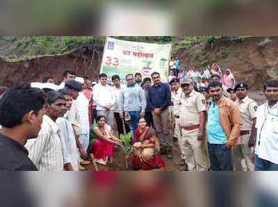 खासदार पवारांच्या हस्ते सुरगाण्यात वृक्षारोपण