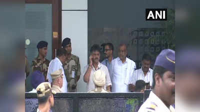 कर्नाटक संकट: कांग्रेस ने भेजा चाणक्य, होटल में बागी विधायकों की लुकाछिपी, जानें बड़ी बातें