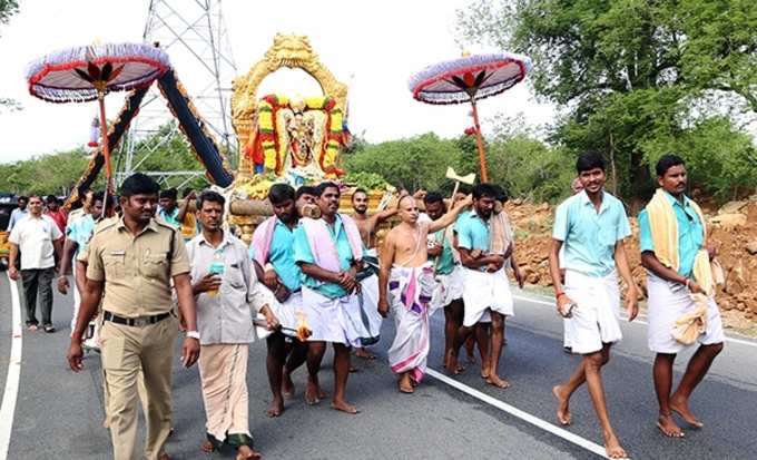  బంగారు తిరుచ్చివాహనంపై శ్రీవారు