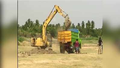 எளையாம்பாளையம் ஏரியில் முறைகேடாக மண் அள்ளும் அமைச்சர் தங்கமணியின் உறவினர்கள்!