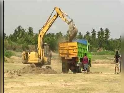 எளையாம்பாளையம் ஏரியில் முறைகேடாக மண் அள்ளும் அமைச்சர் தங்கமணியின் உறவினர்கள்!